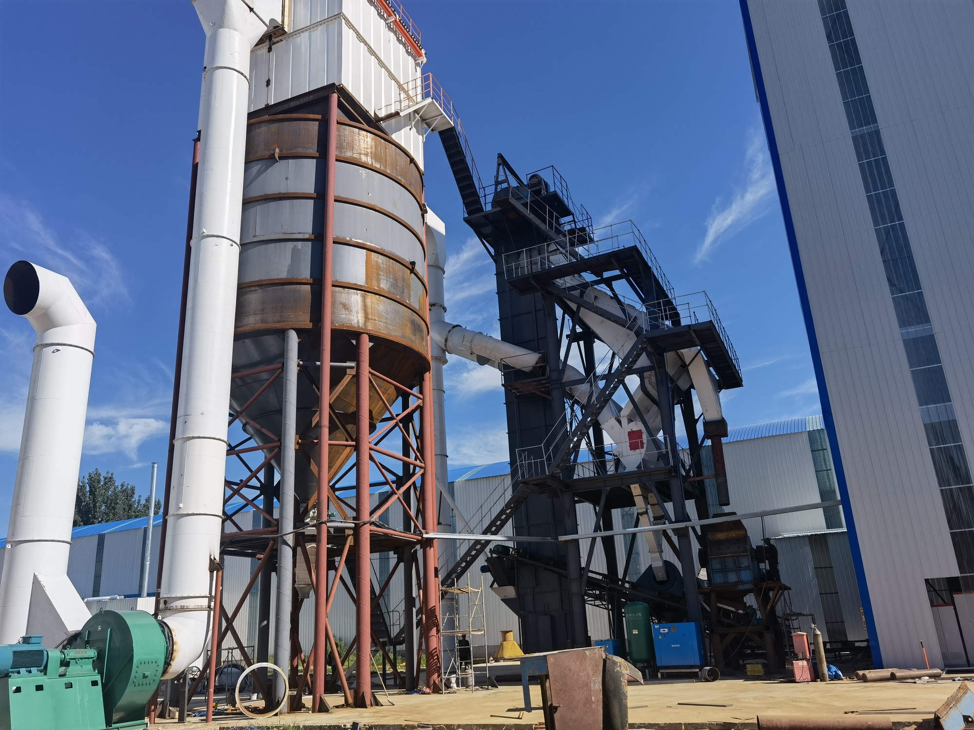 投資一套制砂樓或者一條制砂生產(chǎn)線需要考慮哪些因素呢？