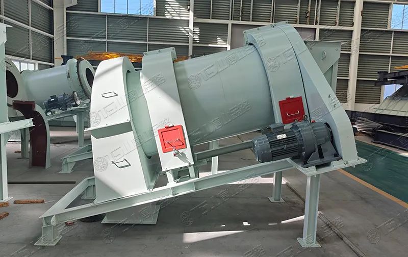 機(jī)制砂防離析、防揚(yáng)塵，有經(jīng)驗(yàn)的砂廠都在用加濕拌和機(jī)